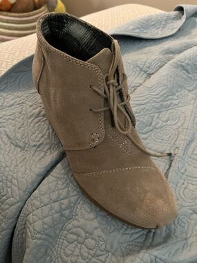 Toms desert wedge tan boot